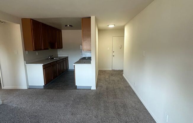 2 beds, 1 bath, 822 sqft, $2,300, Unit Apt 21