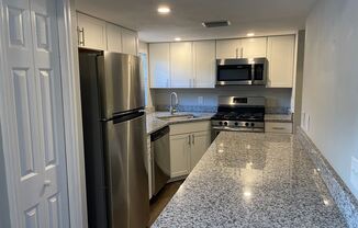 Large 2 bed / 2 bath plus flex area located in Hyde Park