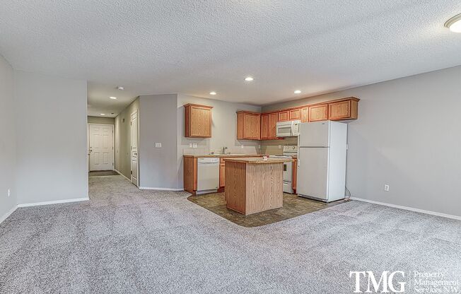 Charming 3 bed, 2.5 bath townhome!