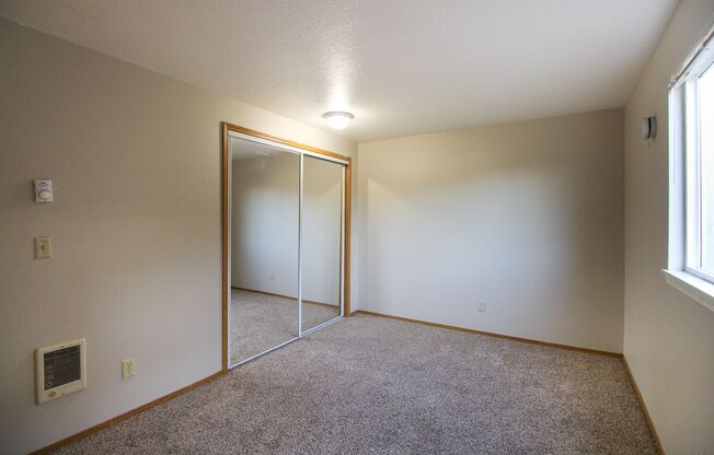 2 beds, 1 bath, 840 sqft, $1,295, Unit 78