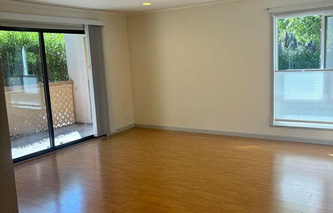 Magnificent 2 bed 2 bath condo in the beautiful and convenient Key's Complex in Walnut Creek!