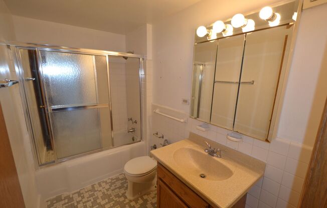 2 beds, 1 bath, 1,200 sqft, $2,800, Unit 418-0605