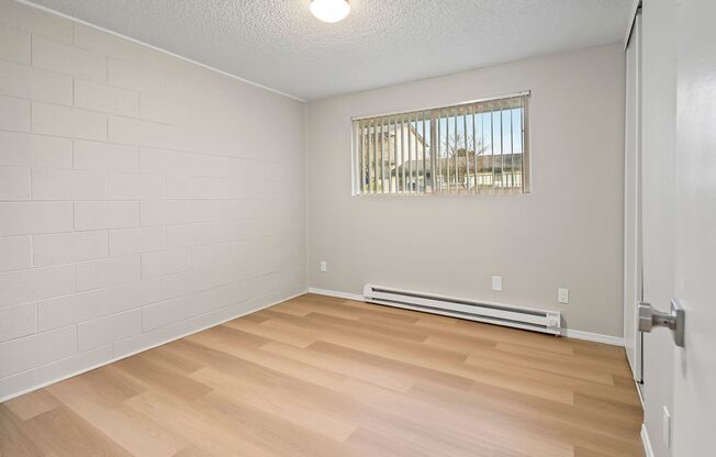 3 beds, 1 bath, 864 sqft, $1,895, Unit 16