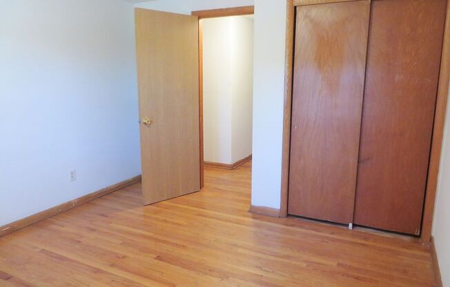 2 beds, 1 bath, 850 sqft, $1,299, Unit 5806-3 Russett