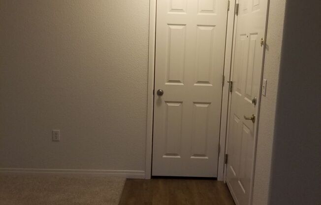 2 beds, 1 bath, 750 sqft, $1,375, Unit Bluff-7