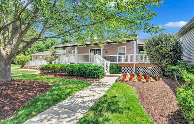 welcome to the greens at chestnut ridge leasing office and resident lounge