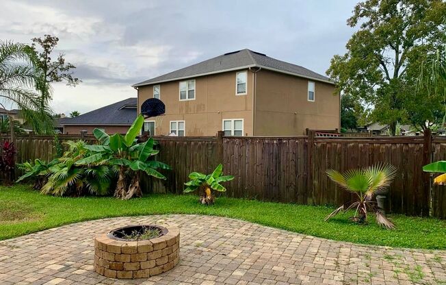 Spacious 4-Bedroom Home in the Heart of Oakleaf Plantation!