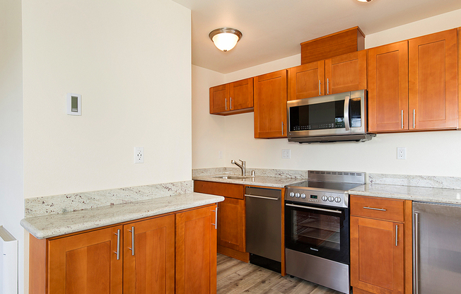 Back Nine Apartments - Located on the west slope of Queen Anne