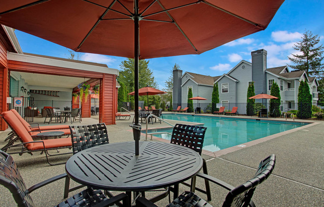 Breckenridge outdoor pool Apartments in Everett, WA