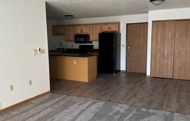 2 beds, 1 bath, 1,008 sqft, $1,175, Unit 629 - 14