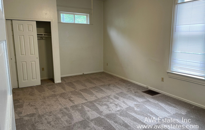 219 E PITKIN AVE