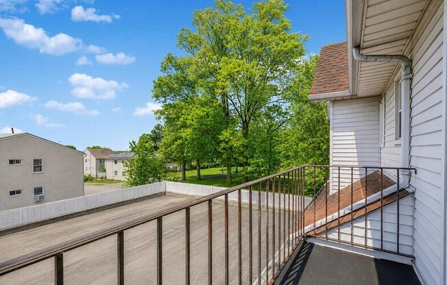19 TREETZ PL