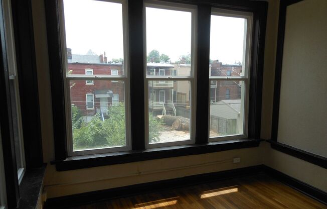 2 beds, 1 bath, $1,395, Unit 4048 Cleveland Apt 2W