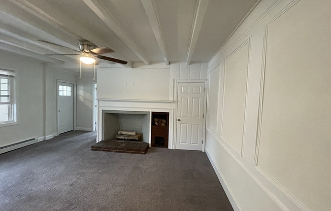 3 beds, 1 bath, 1,301 sqft, $2,800, Unit 1057