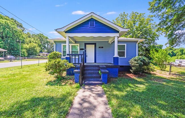 Live in Comfort & Style – Renovated 3-Bedroom in Statesville Ave Terrace!