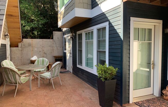 Charming 1 bdrm 1 bath lower level Manitou Springs Apartment
