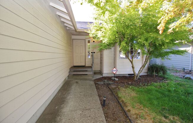 Gorgeous 3 Bedroom Aloha House with Attached 2 Car Garage