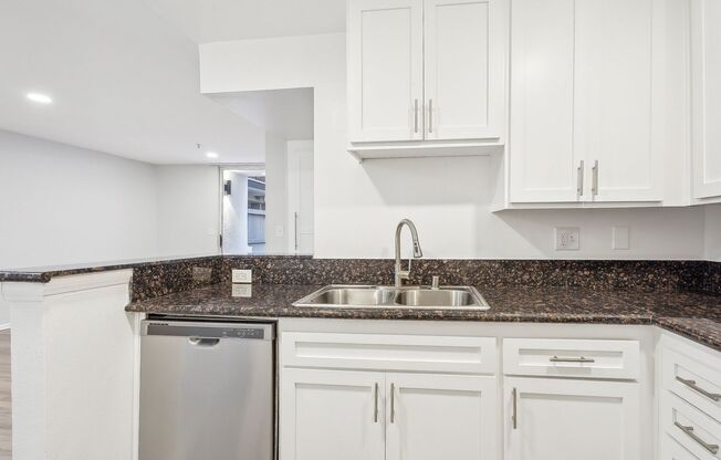 1 bed, 1 bath, 700 sqft, $1,748, Unit 114