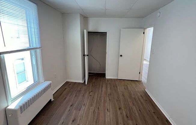 2 beds, 1 bath, $1,200, Unit 107