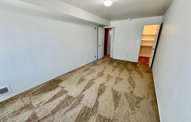 2 beds, 1 bath, 950 sqft, $1,295, Unit #211