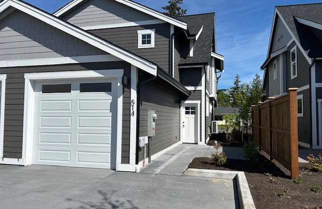 520 E SUNSET DR