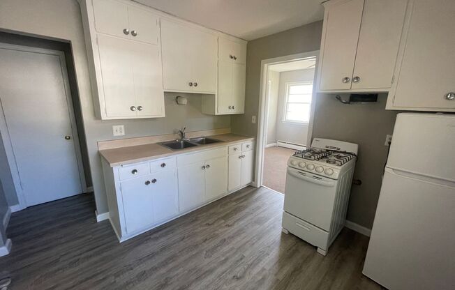 1 bed, 1 bath, 600 sqft, $850, Unit Unit 2