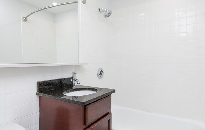 2 beds, 1 bath, 793 sqft, $3,600, Unit 17H