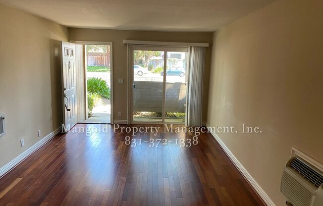 Spacious Condo Located Close to Shopping In San Jose and Part of an HOA Community