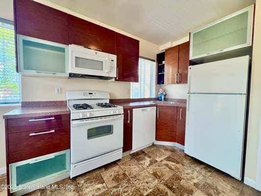 12 MAPLEWOOD PL