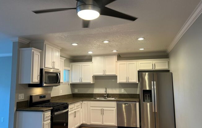 2 beds, 1.5 baths, 900 sqft, $2,925, Unit E10