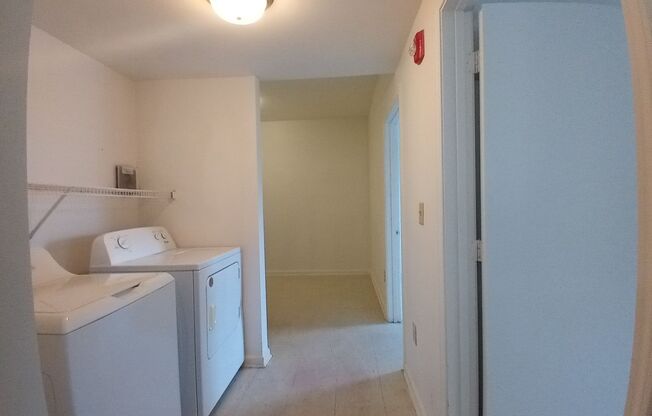 2 beds, 1 bath, 700 sqft, $919