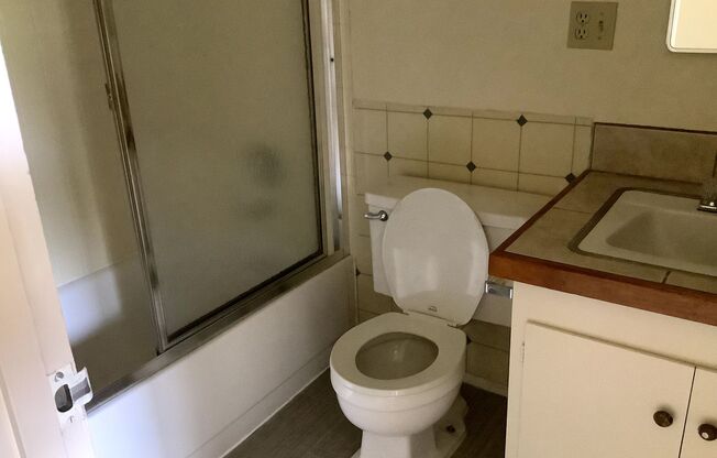 1253 Ferry St Apt