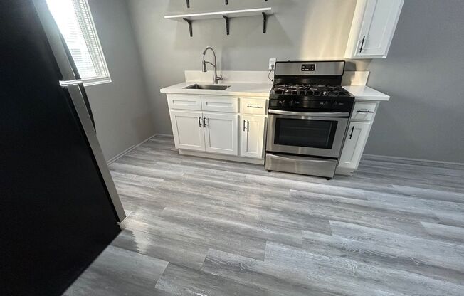 Studio, 1 bath, 425 sqft, $1,295, Unit 211