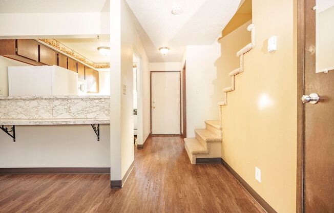 525-Monmouth Villas