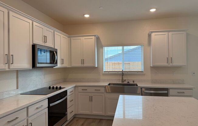 Beautiful 5 bed 3 bath located in West Roseville!