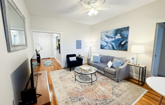 2 beds, 1 bath, 800 sqft, $5,000, Unit 12