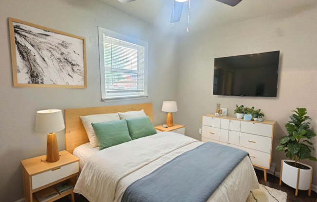 3 beds, 1 bath, 738 sqft, $1,195, Unit 207