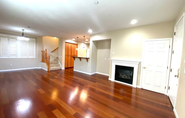 Dublin Tri Level Townhome 2 Br. 2.5 Ba. Two Primary Suites, Clubhouse Pool, Spa & Exercise Facility!