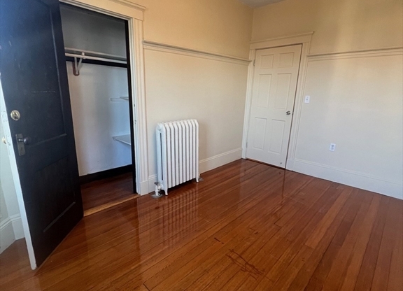 3 beds, 2 baths, 1,200 sqft, $3,000, Unit 2FL