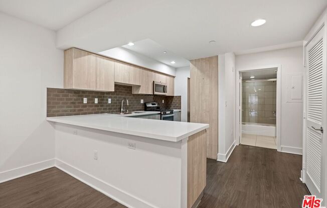 11811 DARLINGTON AVE