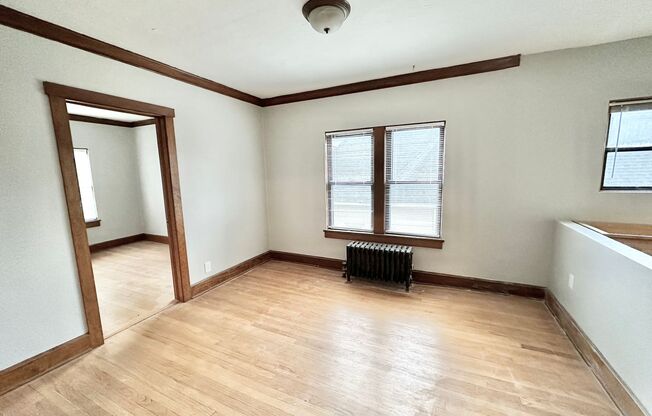 2 beds, 1 bath, $995, Unit 03