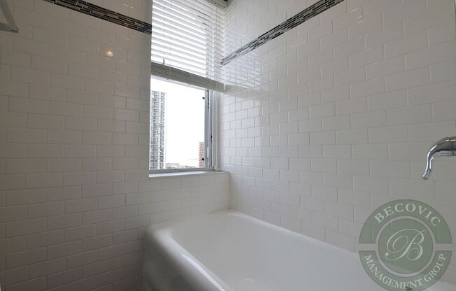 2 beds, 1 bath, 700 sqft, $2,700, Unit 801