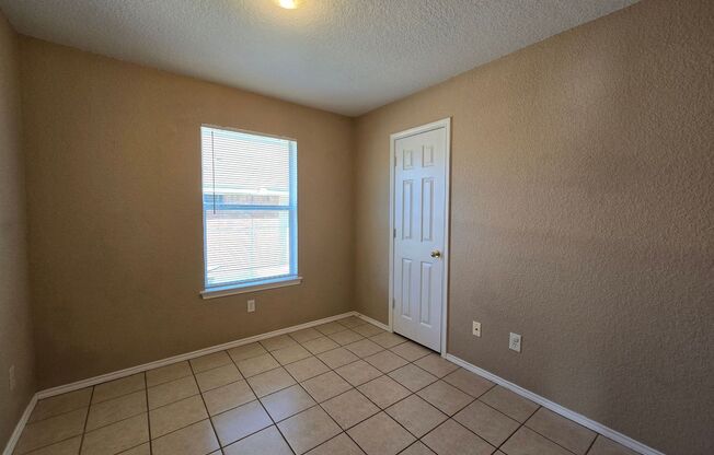 3 beds, 2 baths, $1,250, Unit 2710 Alma Drive - B