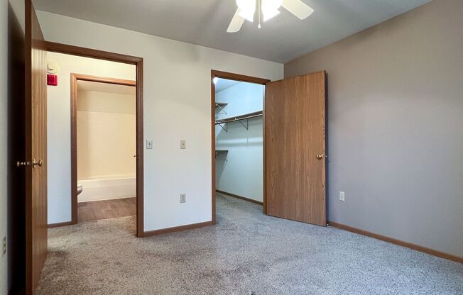 1 bed, 1 bath, 547 sqft, $875, Unit WE 1000 RL-13