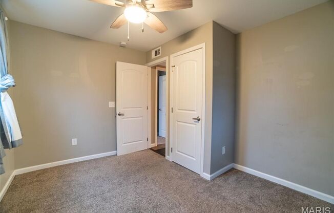 3 beds, 1 bath, 925 sqft, $1,995, Unit Hillsdale Dr 204