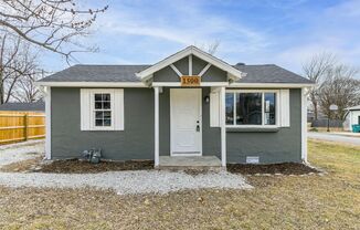 2 Bedroom 1 Bathroom Home Located within walking distance of Mercy hospital!