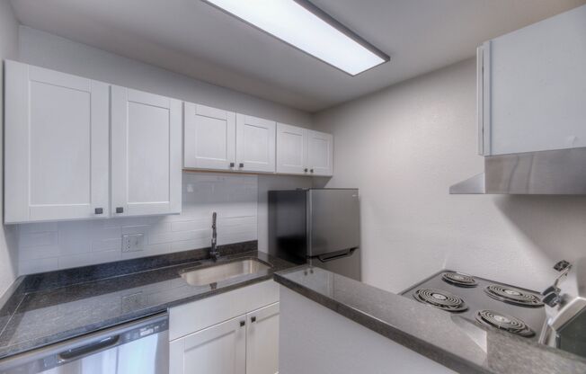 1 bed, 1 bath, 500 sqft, $850, Unit 02J