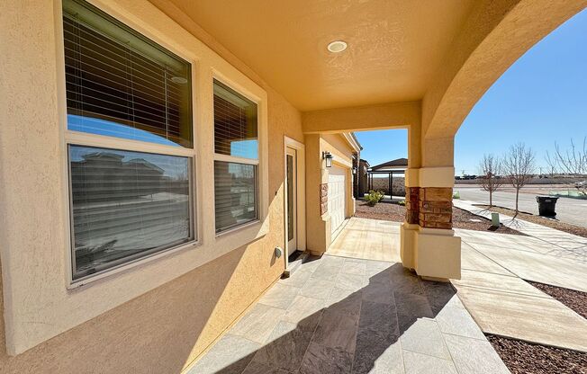 East El Paso 4 bed Refrig A/C with 3 car garage!