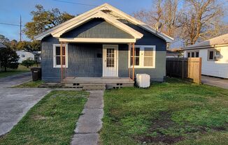 3 beds, 2 baths, $1,350