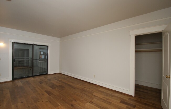 Studio, 1 bath, 423 sqft, $1,250, Unit 216